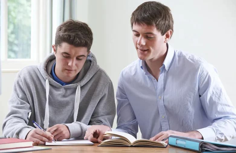 Ile kosztują korepetycje z polskiego? Sprawdź ceny i uniknij przepłacania!