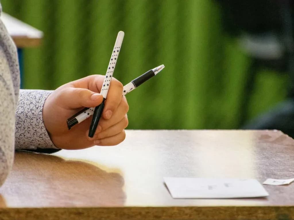 Jak napisać kontekst w rozprawce, aby uniknąć błędów i wzmocnić argumenty