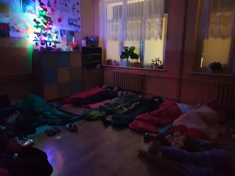 Noc w szkole: 10 kreatywnych pomysłów na niezapomniane zabawy