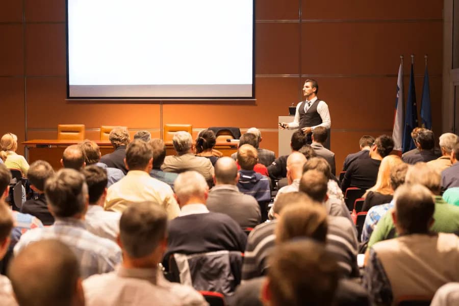 Najlepsze konferencje dla nauczycieli: rozwój i inspiracja