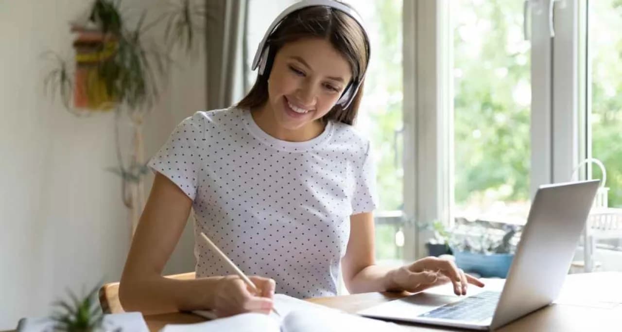 Jaki laptop edukacyjny wybrać, aby wspierał naukę dziecka?